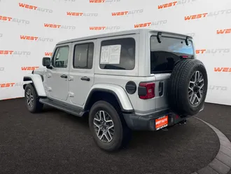 2024 Jeep Wrangler photo 3