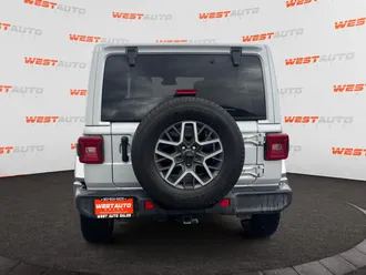 2024 Jeep Wrangler photo 4