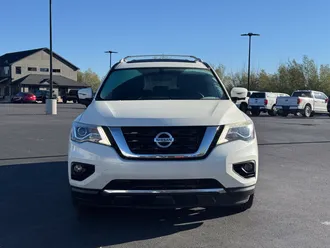 2018 Nissan Pathfinder photo 2