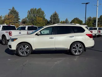 2018 Nissan Pathfinder photo 4