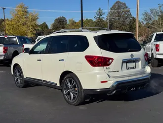 2018 Nissan Pathfinder photo 5