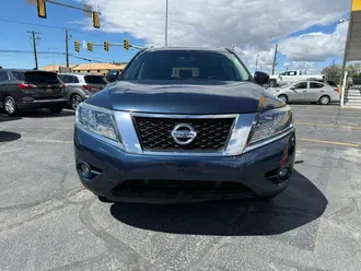 2013 Nissan Pathfinder photo 2