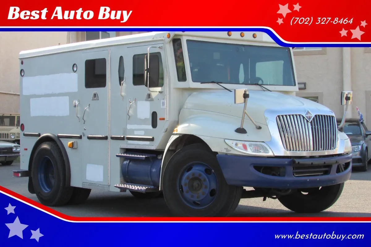 2006 International DuraStar 4300 4X2 2dr Regular Cab