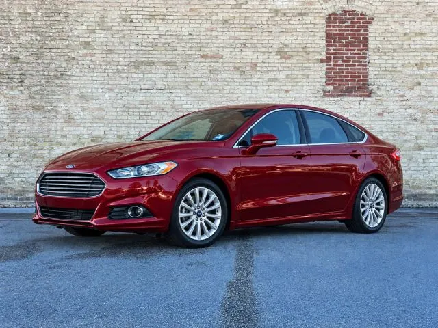 2016 Ford Fusion SE Sedan 4D
