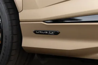 2025 Lamborghini Urus photo 6