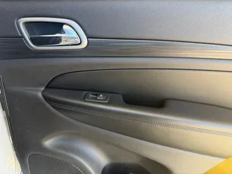 Grand Cherokee 29