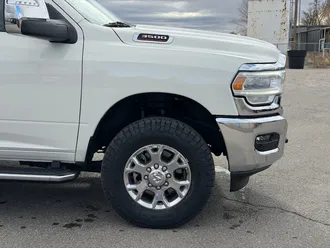 2023 Ram 3500 photo 4