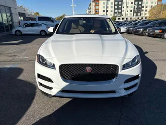2018 Jaguar F-PACE photo 3