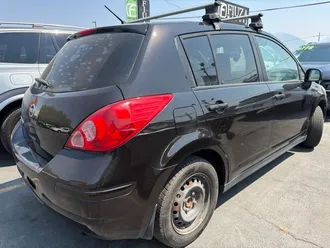 2011 Nissan Versa photo 2