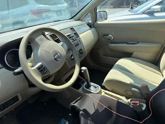 2011 Nissan Versa photo 3