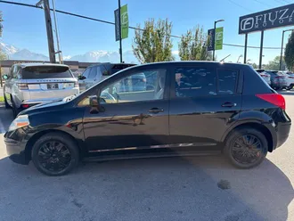 2011 Nissan Versa photo 3