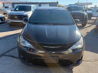 2018 Chrysler Pacifica photo 2