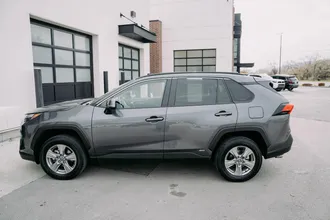 2024 Toyota RAV4 photo 6