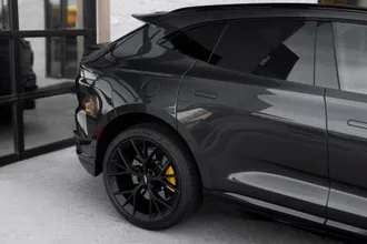 2026 Aston Martin DBX photo 6