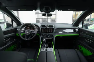 2025 Bentley Bentayga photo 4