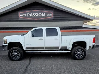 2010 Chevrolet Silverado 2500 HD Crew Cab photo 2