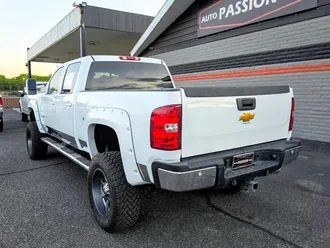 2010 Chevrolet Silverado 2500 HD Crew Cab photo 3