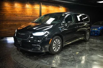 2023 CHRYSLER PACIFICA photo 2