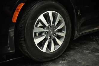 2023 CHRYSLER PACIFICA photo 3
