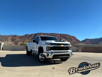 2025 Chevrolet Silverado 3500HD photo 2