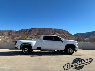 2025 Chevrolet Silverado 3500HD photo 3