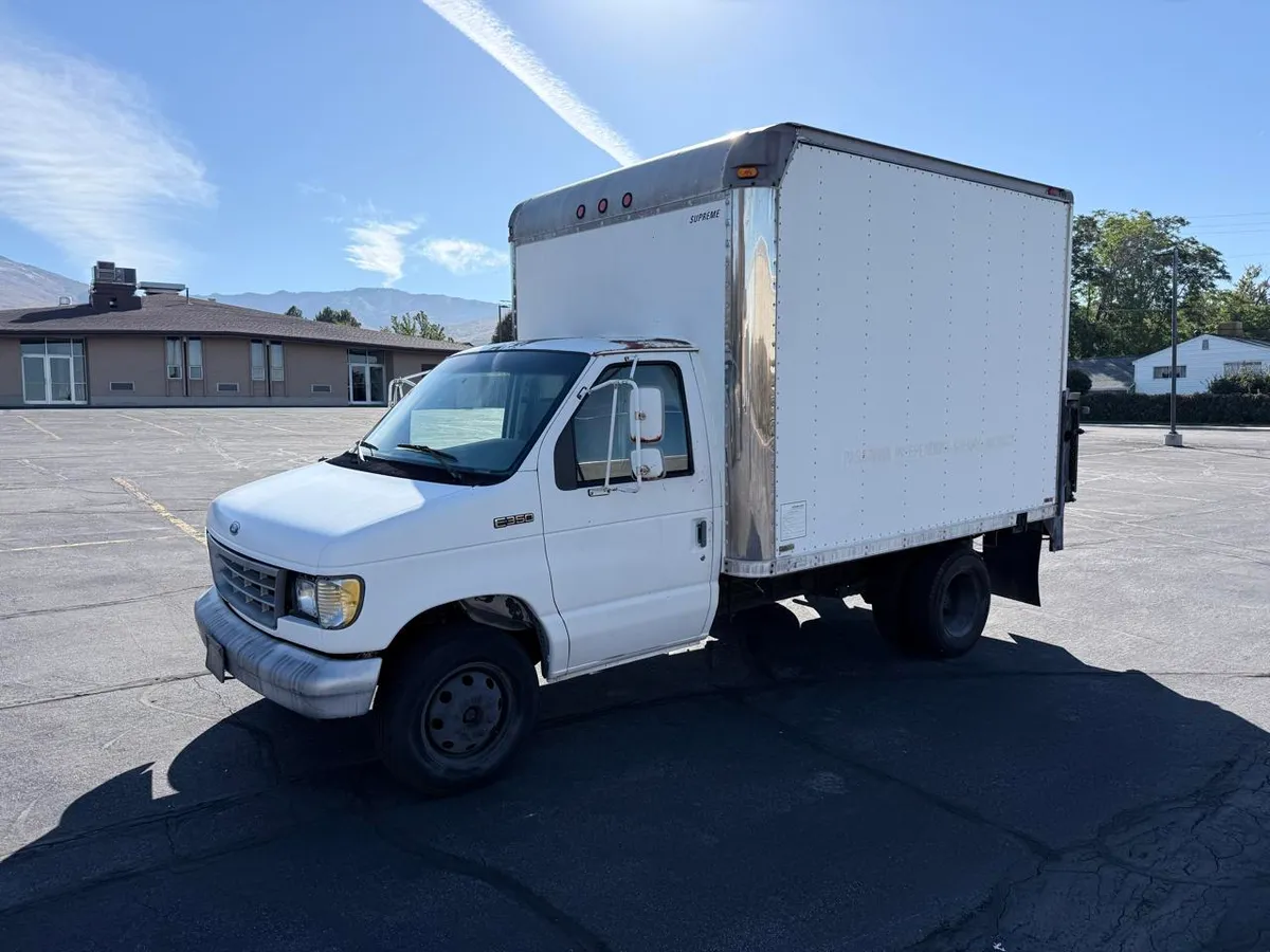 1996 Ford Econoline Commercial Cutaway 138" WB SRW