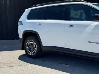 2026 Jeep Cherokee photo 4
