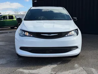 2026 Chrysler Voyager photo 2