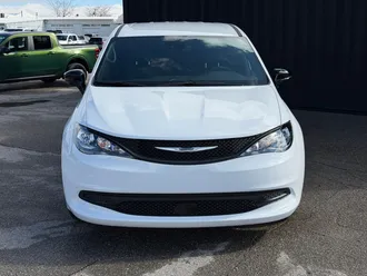 2026 Chrysler Voyager photo 3