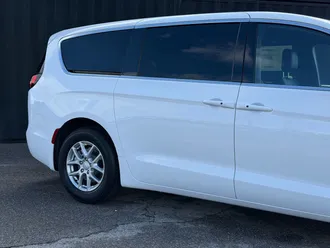 2026 Chrysler Voyager photo 5
