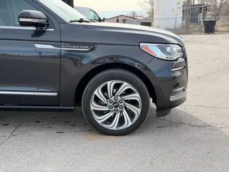 2023 Lincoln Navigator photo 4