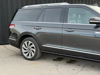 2023 Lincoln Navigator photo 5