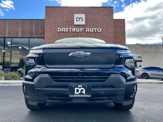 2024 Chevrolet Silverado EV photo 2