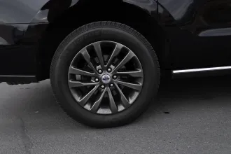 Expedition Max 8