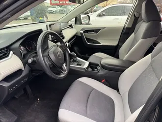 2019 Toyota RAV4 photo 3