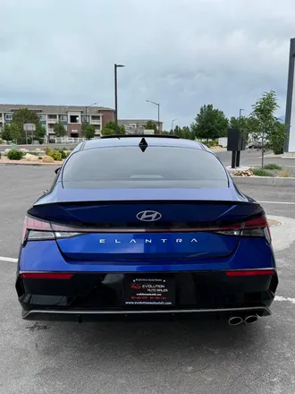 2024 Hyundai Elantra photo 4