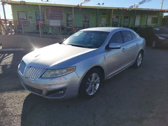 2010 Lincoln MKS photo 2