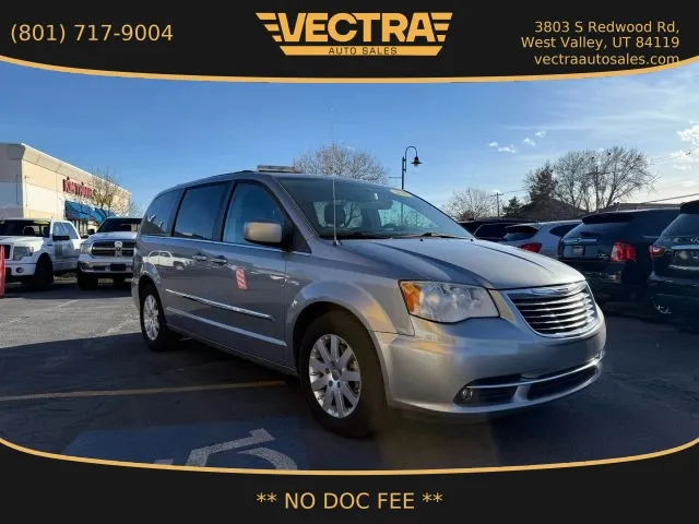 2016 Chrysler Town & Country Touring Minivan 4D