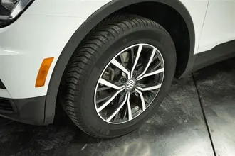 2019 VOLKSWAGEN TIGUAN photo 4