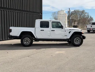 2026 Jeep Gladiator photo 6
