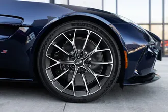 2026 Aston Martin Vantage photo 6