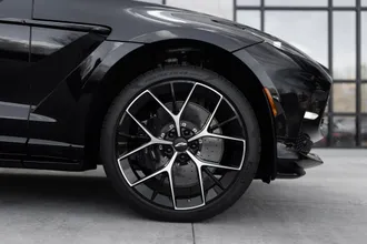 2026 Aston Martin DBX photo 5