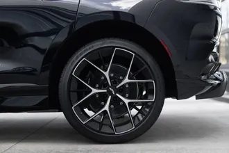 2026 Aston Martin DBX photo 7