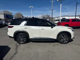 2022 Nissan Pathfinder photo 5