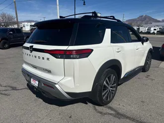 2022 Nissan Pathfinder photo 6
