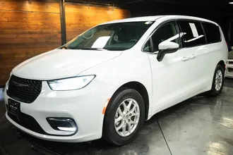2023 CHRYSLER PACIFICA photo 2