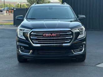 2024 GMC Terrain photo 2