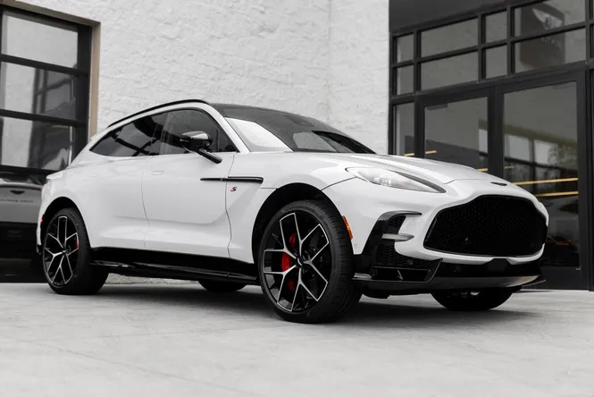 2026 Aston Martin DBX
