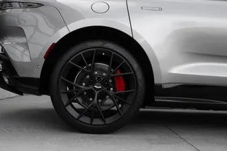 2026 Aston Martin DBX photo 7