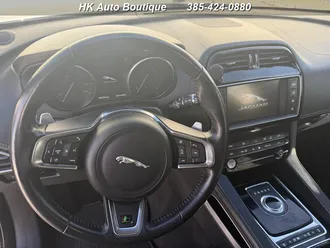F-Pace 30t R-Sport 11